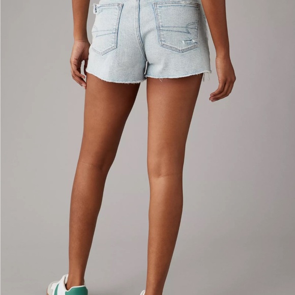 American Eagle Strigid Denim Mom Shorts Distressed Light Blue - Picture 4 of 7